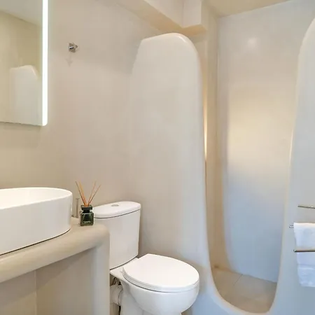 Saint John Luxury *
